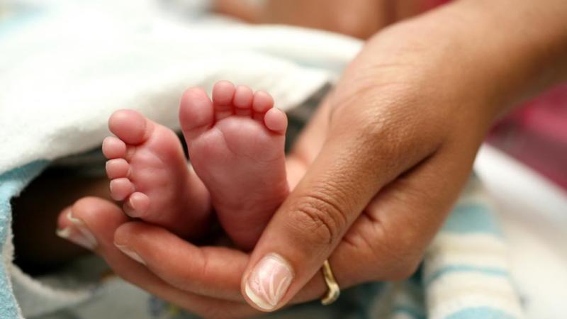 baby feet mom hands